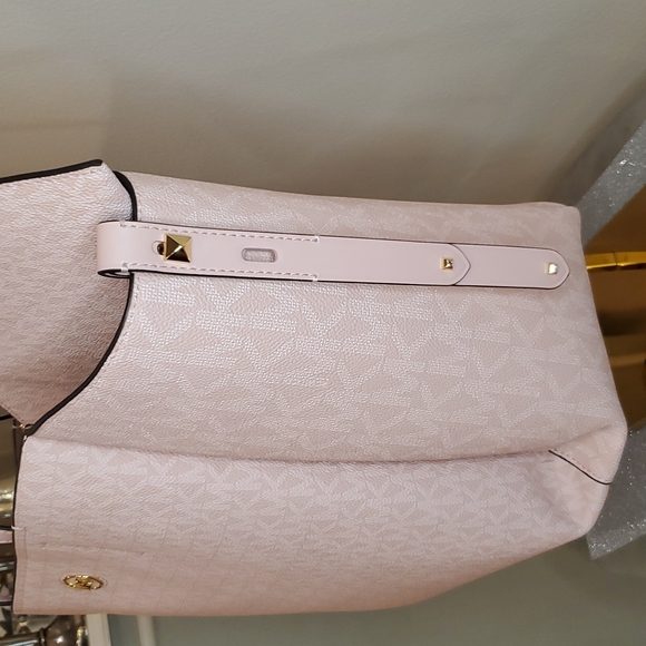 🎉HP🎉Michael Kors 💘NWT💘 Freya Pink Large Open Tote!💘💘💘 - Picture 6 of 17